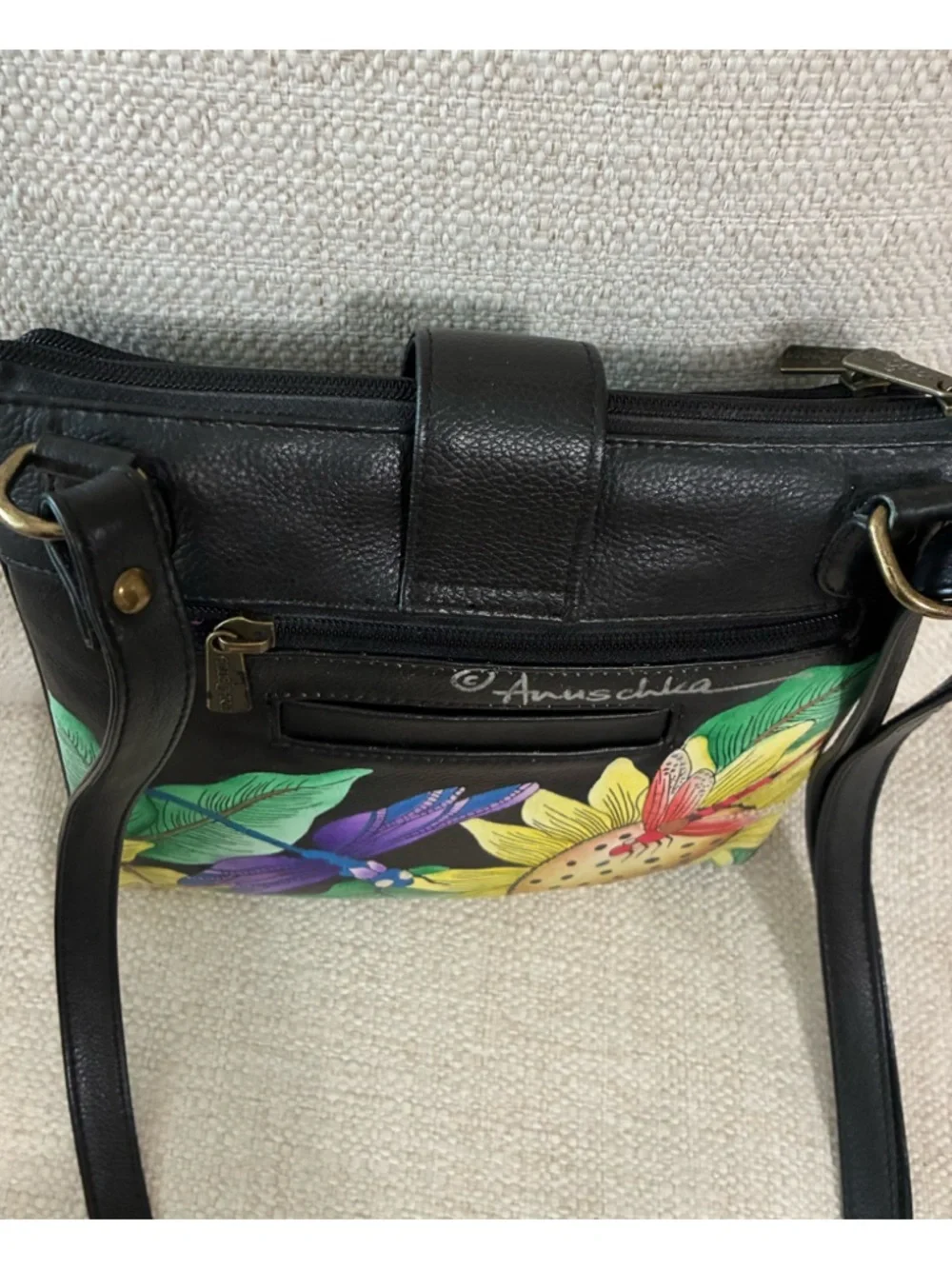 Anuschka EUC Leather Crossbody
Tuscan Paradise Black
Medium Hand Painted Bag - Picture 4 of 16